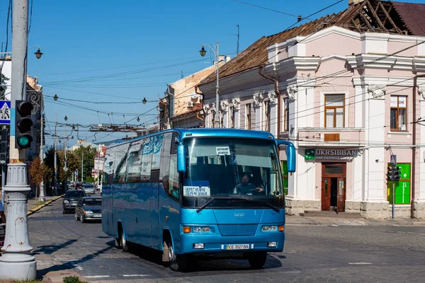 Chernivtsi Ukraine Września 2021 Autobus Ferqui Narcea Jazdy Pasażerami Ulicach — Zdjęcie stockowe