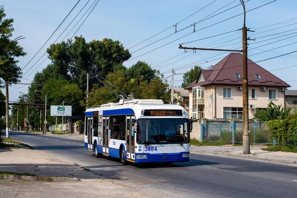 Chisinau Moldova 2021年9月12日 Trolleybus Bkm 321 3854乘坐乘客在基希讷乌大街上 — 图库照片