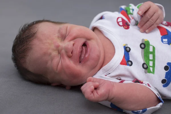 Yeni doğan bebek çığlık — Stok fotoğraf