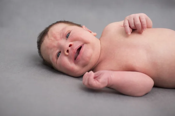 Bayi yang baru lahir berteriak — Stok Foto