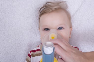 Bebek astım Inhalator ile