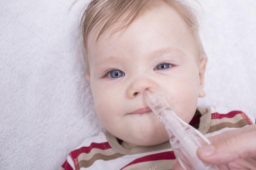 Mucus suction with nasal aspiration