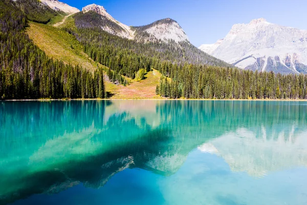 Smaragdové jezero, Národní park Yoho, Britská Kolumbie, Kanada — Stock fotografie