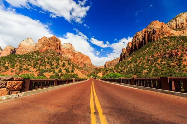 Estrada panorâmica de Zion. Zion National Park Interior Road. Utah, EUA . — Fotografia de Stock