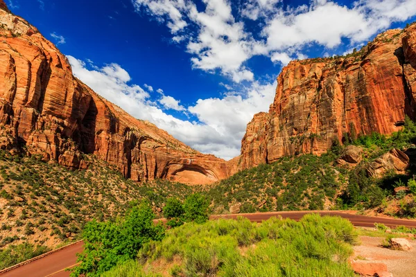 Doğal Arch doğal Road, Zion National Park