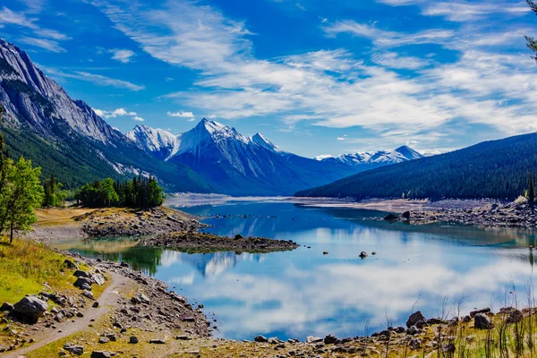 Medicine Lake, Jasper National Park, Alberta, Canada — Stock Photo, Image