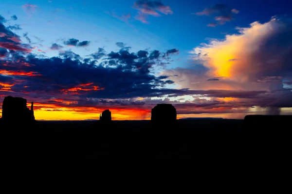 Východ slunce nad Monument Valley, Arizona, Usa — Stock fotografie