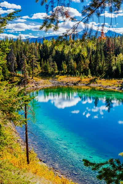 Tredje sjö, dalen av de 5 sjöarna, Jasper National Park, Alberta — Stockfoto