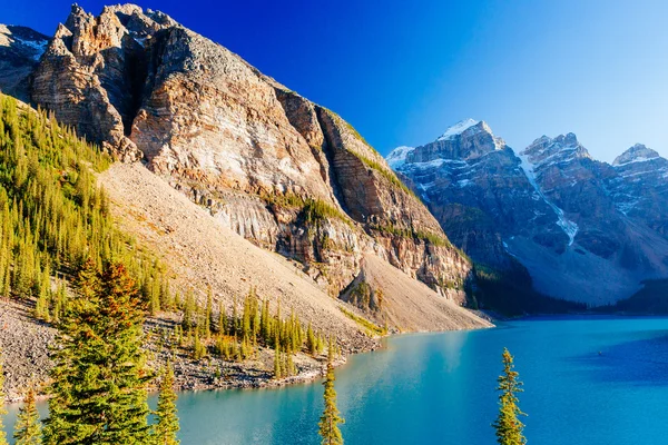 Jeziora morenowe, Lake Louise, Banff National Park, Alberta, Kanada — Zdjęcie stockowe