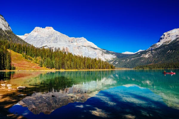 Emerald Lake, Yoho Ulusal Parkı, British Columbia, Kanada — Stok fotoğraf