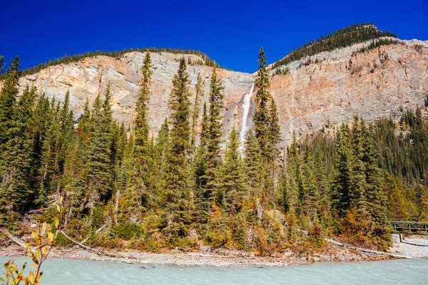Takakkaw Falls, Parque Nacional Yoho, Alberta, Canadá —  Fotos de Stock