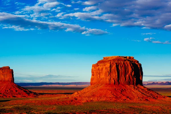 Buttes batımında, Mittens, Merrick Butte, Monument Valley, Arizona, ABD — Stok fotoğraf