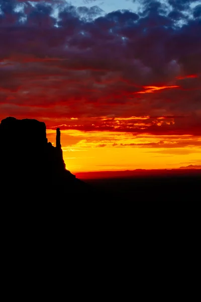Ανατολή ηλίου πάνω από Monument Valley, Αριζόνα, ΗΠΑ — Φωτογραφία Αρχείου