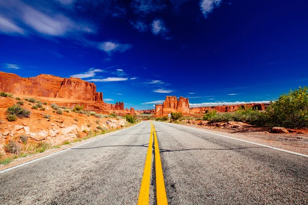 Weg door het Arches National Park, Utah, VSA — Stockfoto