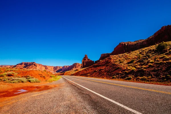 Road near Chimney Rock, Capital Reef National Park, Utah, USA — Stock Photo, Image