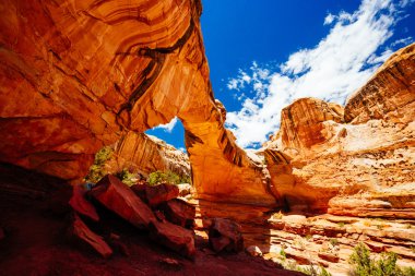 Doğal Arch, Hickman Köprüsü, Capitol resif Milli Parkı, Utah, 