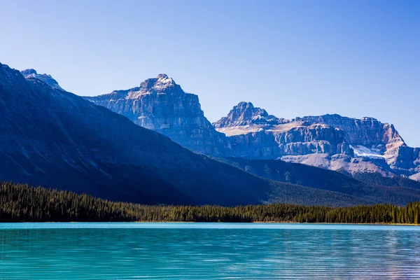 Sunwapta Lake, Jasper National Park em Alberta, Canadá — Fotografia de Stock