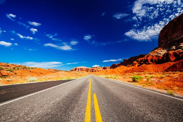 Driving through Capital Reef National Park, Utah, USA — Stock Photo, Image