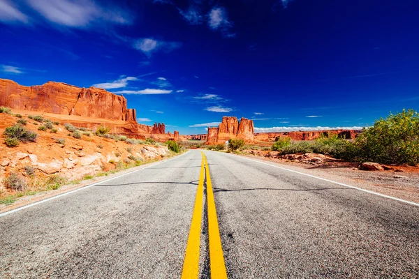 Weg door het Arches National Park, Utah, VSA — Stockfoto