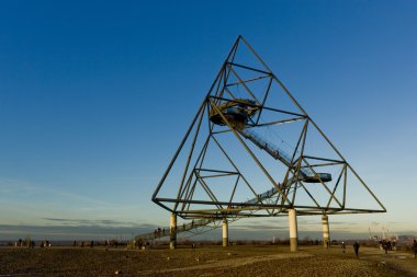 Bottrop Tetraeder 60 metre yüksekliğinde Dörtyüzlü