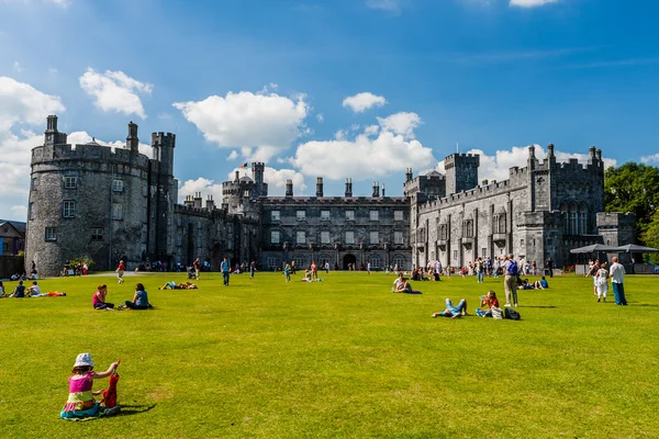 Kilkenny Castle and gardens, Kilkenny, Ireland — Zdjęcie stockowe