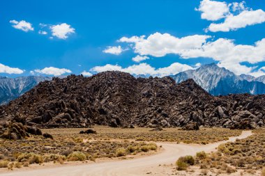 Alabama Hills oluşumu, Sierra Nevada rock