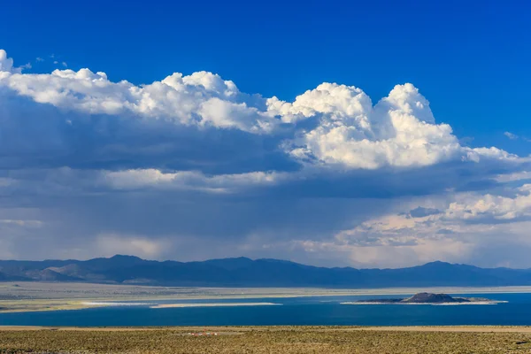 Mono Lake landscape, California, Estados Unidos . — Foto de Stock