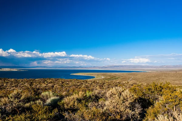 Jezioro Mono krajobraz, California, Stany Zjednoczone Ameryki. — Zdjęcie stockowe