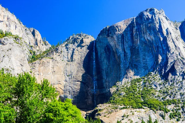 Lower Yosemite Fall Trail, Yosemite Valley, California, USA — стокове фото