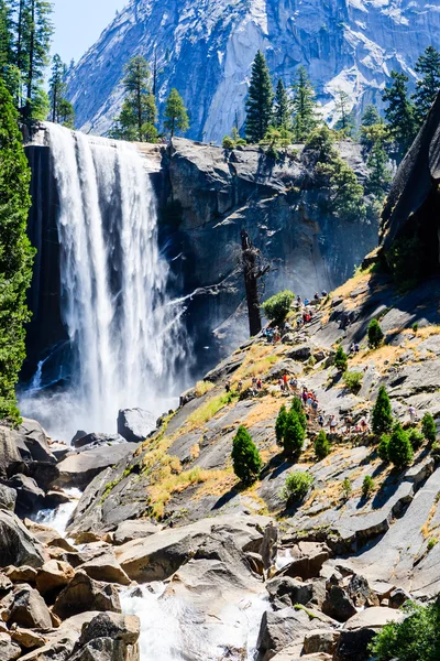 Vernal Falls, Yosemite Milli Parkı, Kaliforniya, ABD — Stok fotoğraf