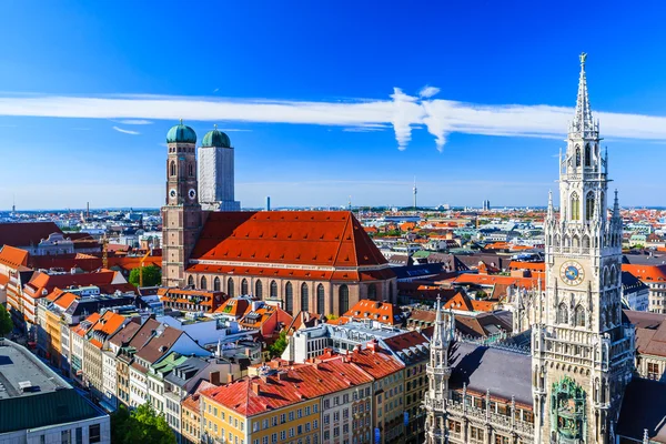 Munich Frauenkirche and New Town Hall Munich, Baviera, Alemanha — Fotografia de Stock