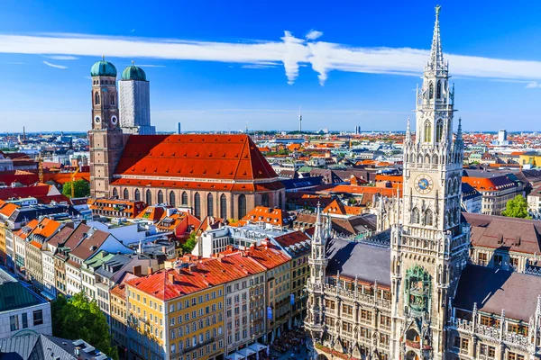 Munich Frauenkirche and New Town Hall Munich, Baviera, Alemanha — Fotografia de Stock