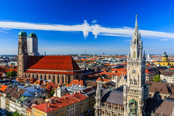 Munich Frauenkirche and New Town Hall Munich, Baviera, Alemanha — Fotografia de Stock