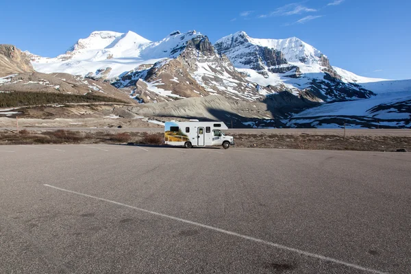 Camper en gletsjer Stockfoto