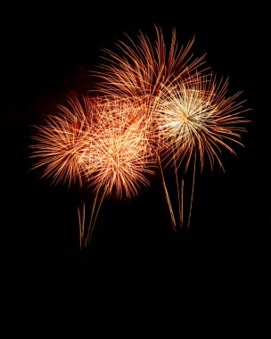 Geceleyin havai fişekler.