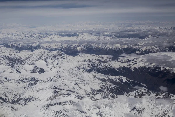 Snällt av fågel vy över Himalayas på väg till Leh Ladakh Indien. — Stockfoto