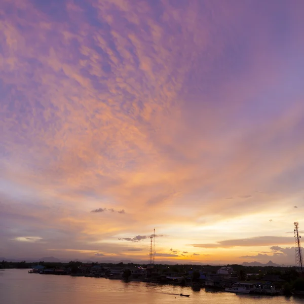 Il cielo sullo sfondo del tempo crepuscolare. — Foto Stock