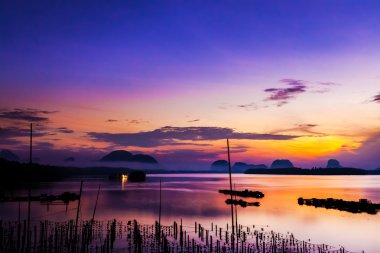 Samchong-tai, Phang Nga, Tayland, Thailand, balıkçı köyü'nde istiridye çiftlikleri