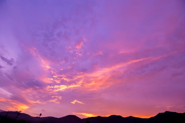 Il cielo sullo sfondo del tempo crepuscolare. — Foto Stock