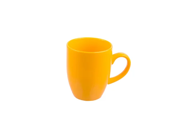Taza amarilla vacía en blanco para café o té aislado en respaldo blanco — Foto de Stock