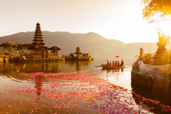 Beratan göl Bali Endonezya, 16 Haziran 2015: Bali köylü