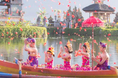 Beratan göl, Bali, Endonezya, 16 Haziran 2015: Bali dili köylüler