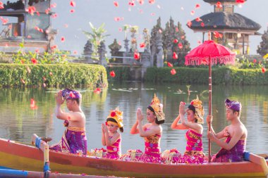 Beratan göl, Bali, Endonezya, 16 Haziran 2015: Bali dili köylüler