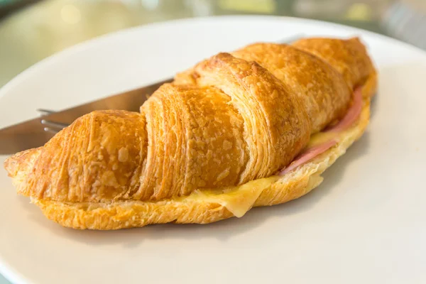 Fresh croissants with ham and cheese on plate (Selective Focus, — Stock Photo, Image