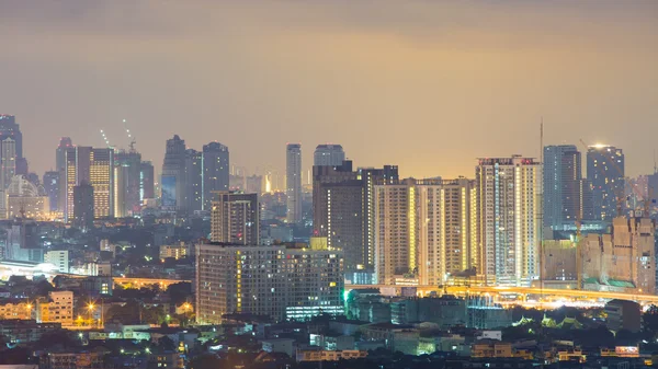 Uitzicht op de skyline van Bangkok bij zonsopgang. — Stockfoto