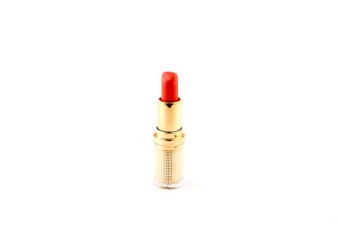 beyaz zemin üzerine kırmızı ruj.