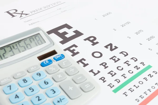 Table for eyesight test and medical prescription form with calcu — Stock Photo, Image