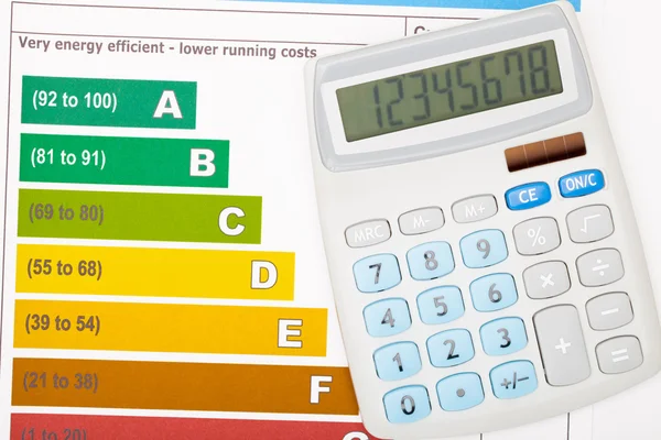 Calculatrice sur graphique efficacité énergétique coloré — Photo