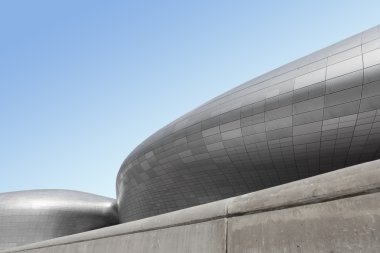Seoul, Güney Kore - 13 Ağustos 2016: Dongdaemun tasarım Plaza Seul, Zaha Hadid tarafından tasarlanmış yer. 13 Ağustos 2016 Seul, Güney Kore'de çekilmiş fotoğrafı