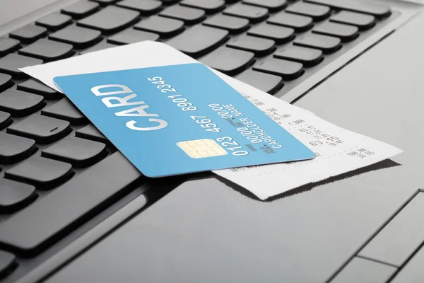 A credit card and a receipt over computer keyboard as a symbol of online shopping — Stock Photo, Image